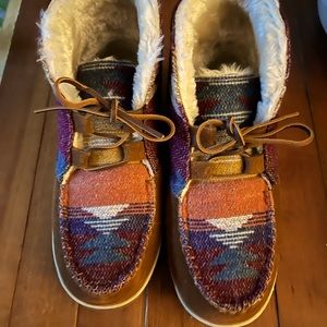 Minnetonka Woman’s Torrey Boots